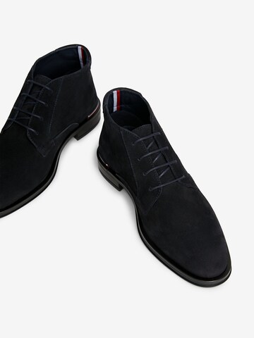 TOMMY HILFIGER Chukka Boots in Blue