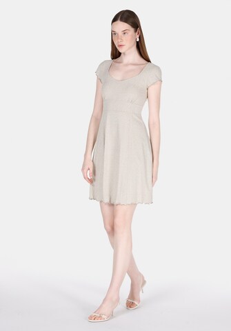 Colin's Kleid in Beige