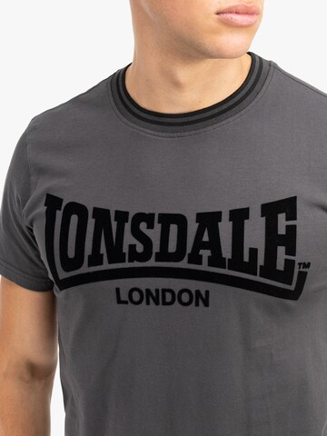 LONSDALE Футболка 'POTTERNEWTON' в Серый