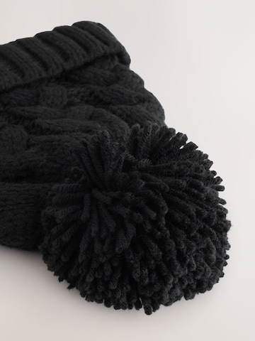 Set de la Next pe negru