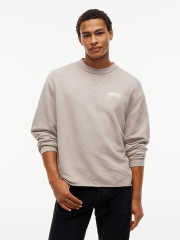 Tommy Jeans Sweatshirt in Grey: front