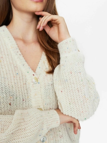 NÜMPH Neuletakki ' NUMILANI ' värissä valkoinen