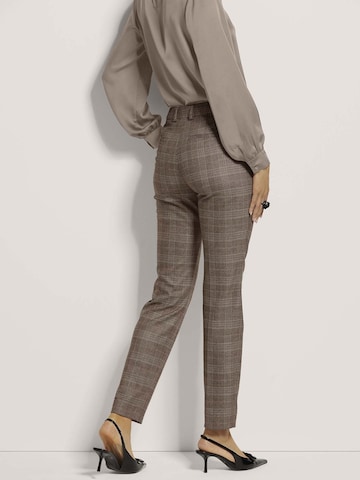 MADELEINE Slimfit Hose in Braun
