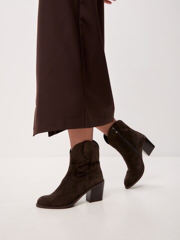 CESARE GASPARI Cowboy Boots in Brown