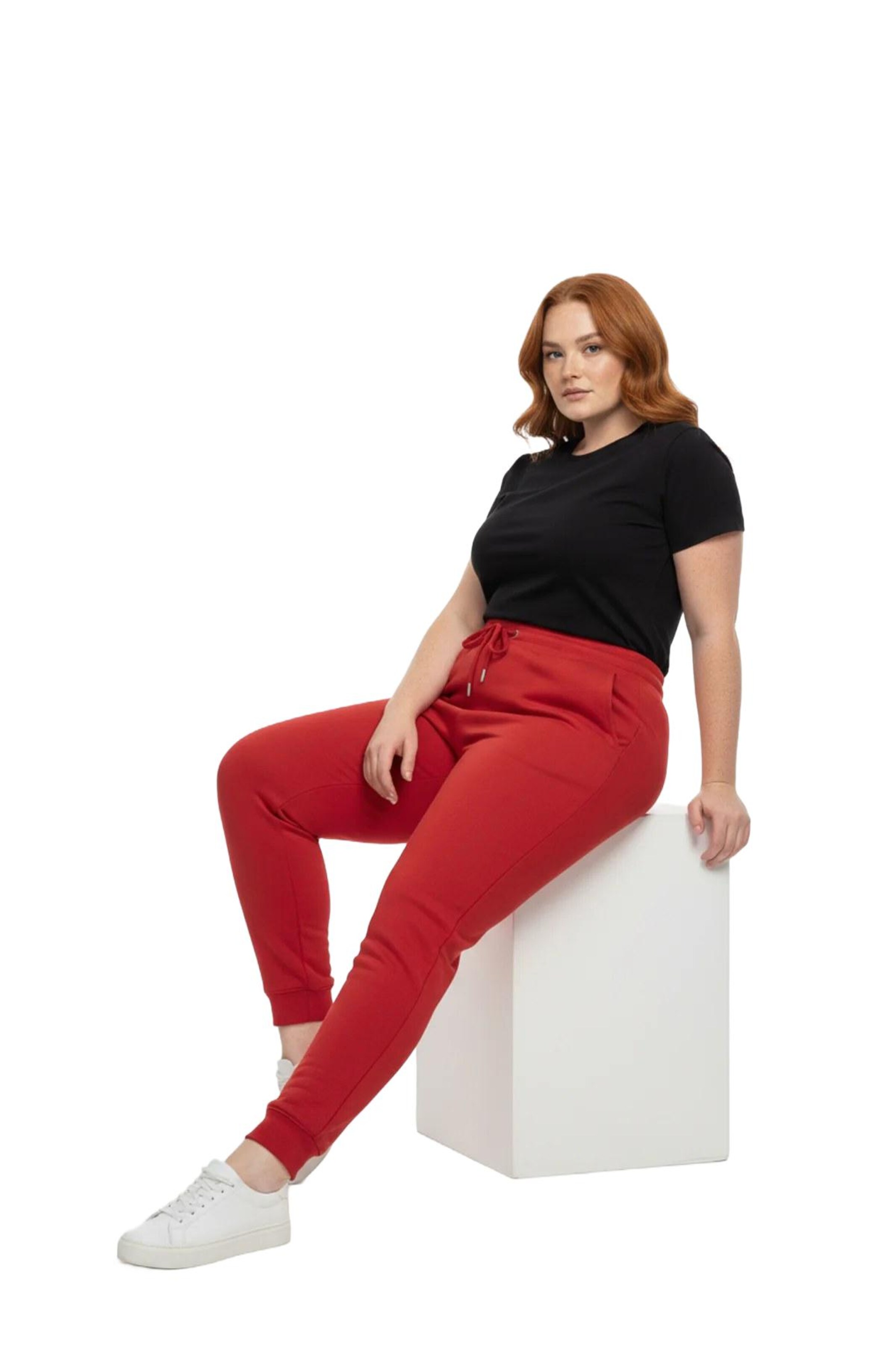 Shape Of You Tapered Hose in Rot
