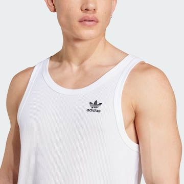 T-Shirt 'Essentials' ADIDAS ORIGINALS en blanc