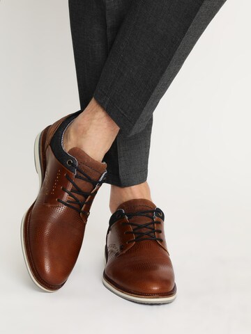 BULLBOXER Lace-Up Shoes in Brown: front