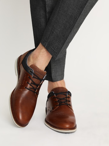 BULLBOXER Lace-Up Shoes in Brown: front