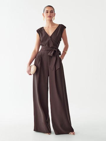 Tuta jumpsuit 'Cali' di St MRLO in marrone