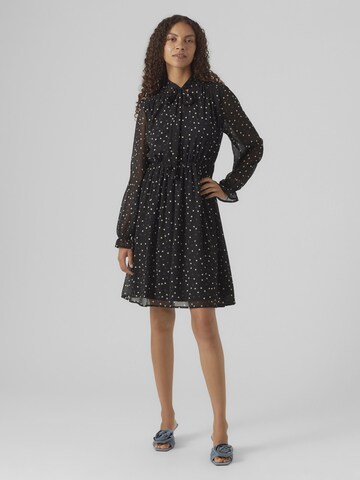 Robe-chemise 'VIGGA' VERO MODA en noir
