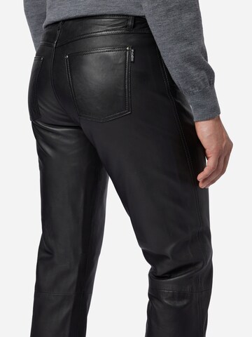 RICANO - Slimfit Pantalón 'No. 3 TR' en negro