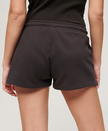 Superdry Regular Shorts 'Essential' in Schwarz