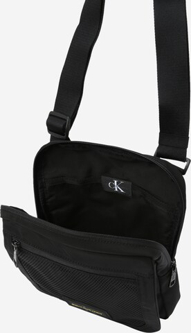 Calvin Klein Jeans Messenger – černá