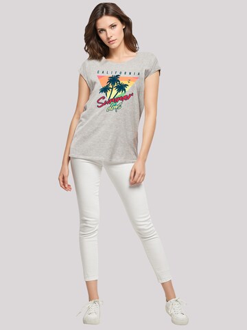 T-shirt 'California Palmen Retro' F4NT4STIC en gris
