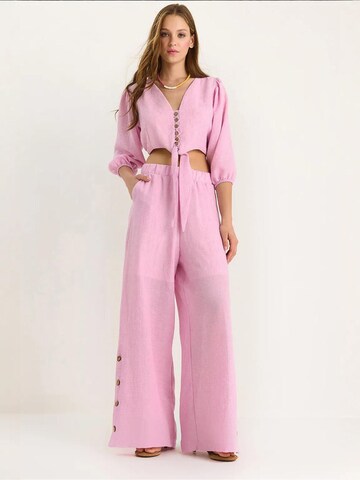 Completo pantalone di Bianco Lucci in rosa: frontale