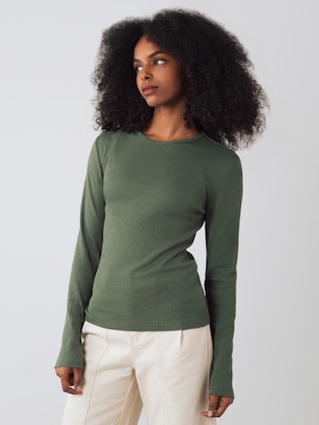 Honest Basics Shirt 'Long Rib' in Grün: Vorderseite