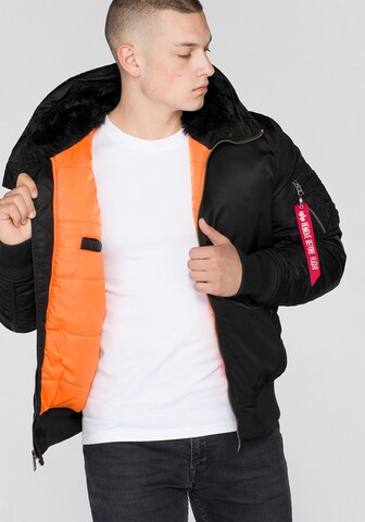 ALPHA INDUSTRIES Φθινοπωρινό και ανοιξιάτικο μπουφάν σε μαύρο