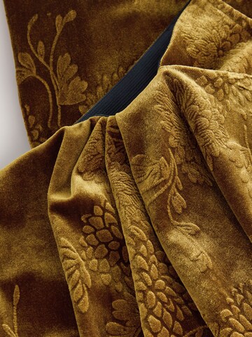 Next Пола в жълто