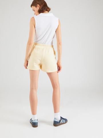 Gina Tricot Normalny krój Spodnie w kolorze żółty