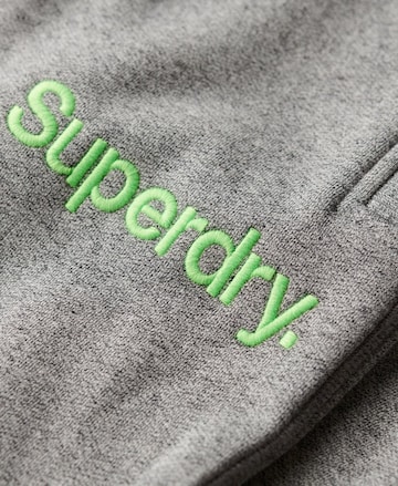 Effilé Pantalon Superdry en gris