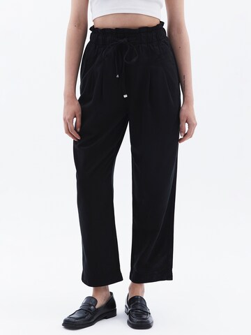 Baggy Pantaloni con pieghe di OXXO in nero: frontale