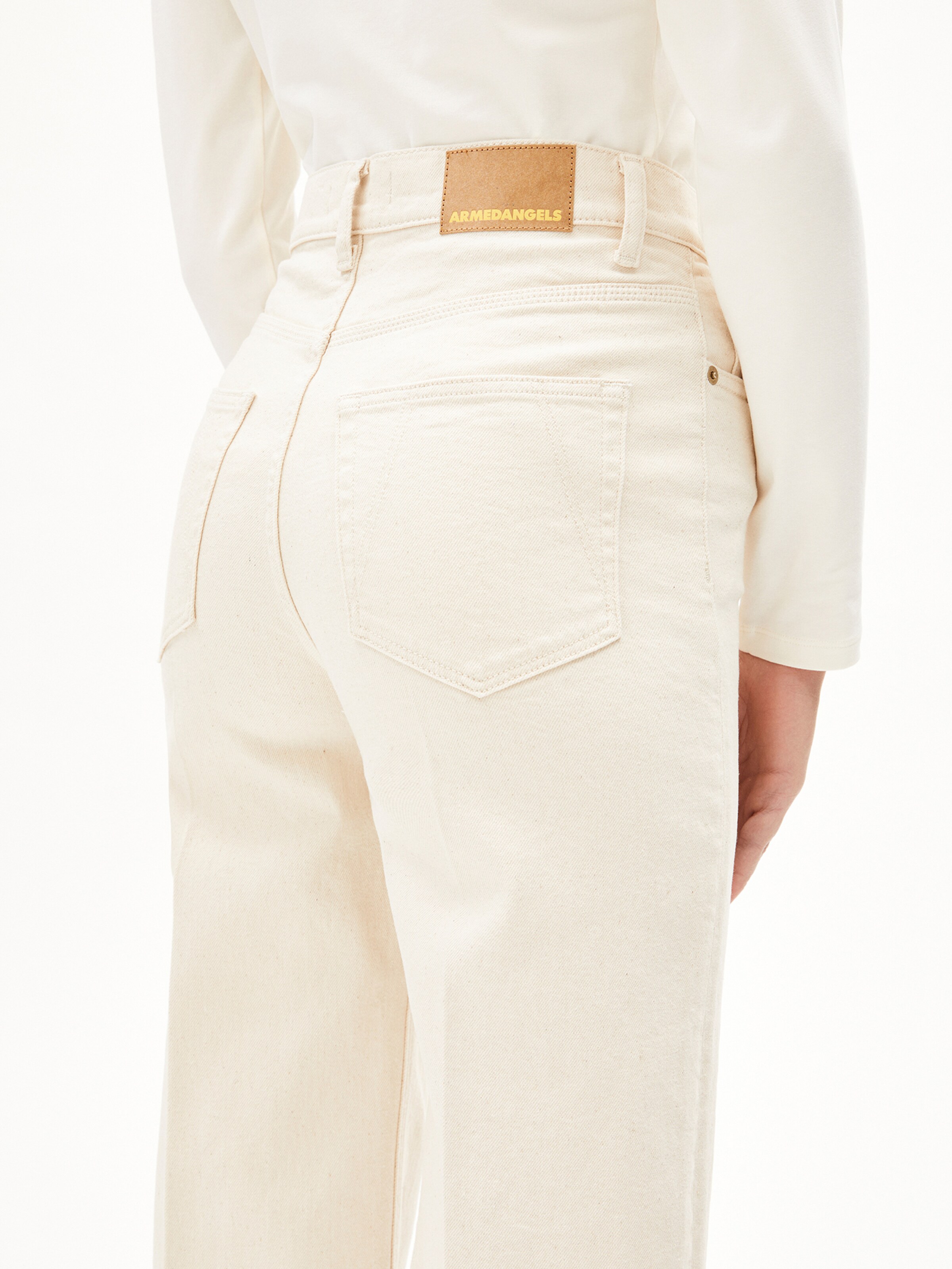 ARMEDANGELS Bootcut Džíny 'MURLIAA' – bílá: přední strana