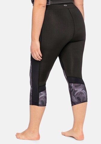 SHEEGO - Skinny Leggings em preto