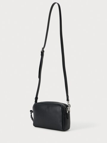 Karl Lagerfeld Olkalaukku 'IKON SMOOTH' värissä musta