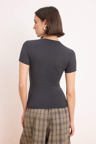 Trendyol - Camiseta en gris