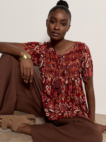 Haut ' ' Apricot en rouge