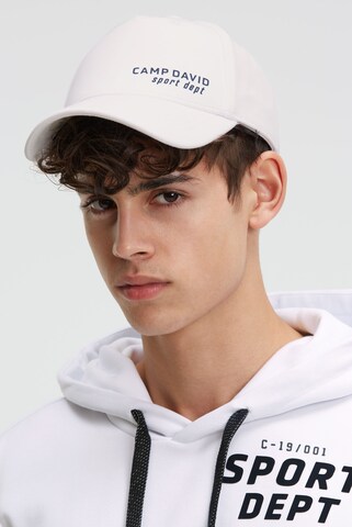 CAMP DAVID Athletic Cap in White: front