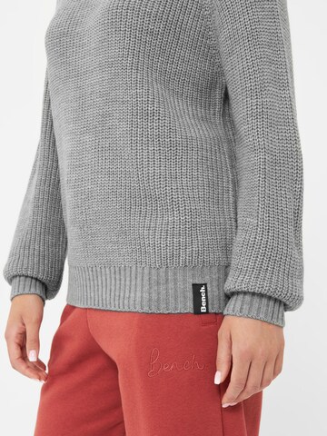 BENCH Pullover in Grau