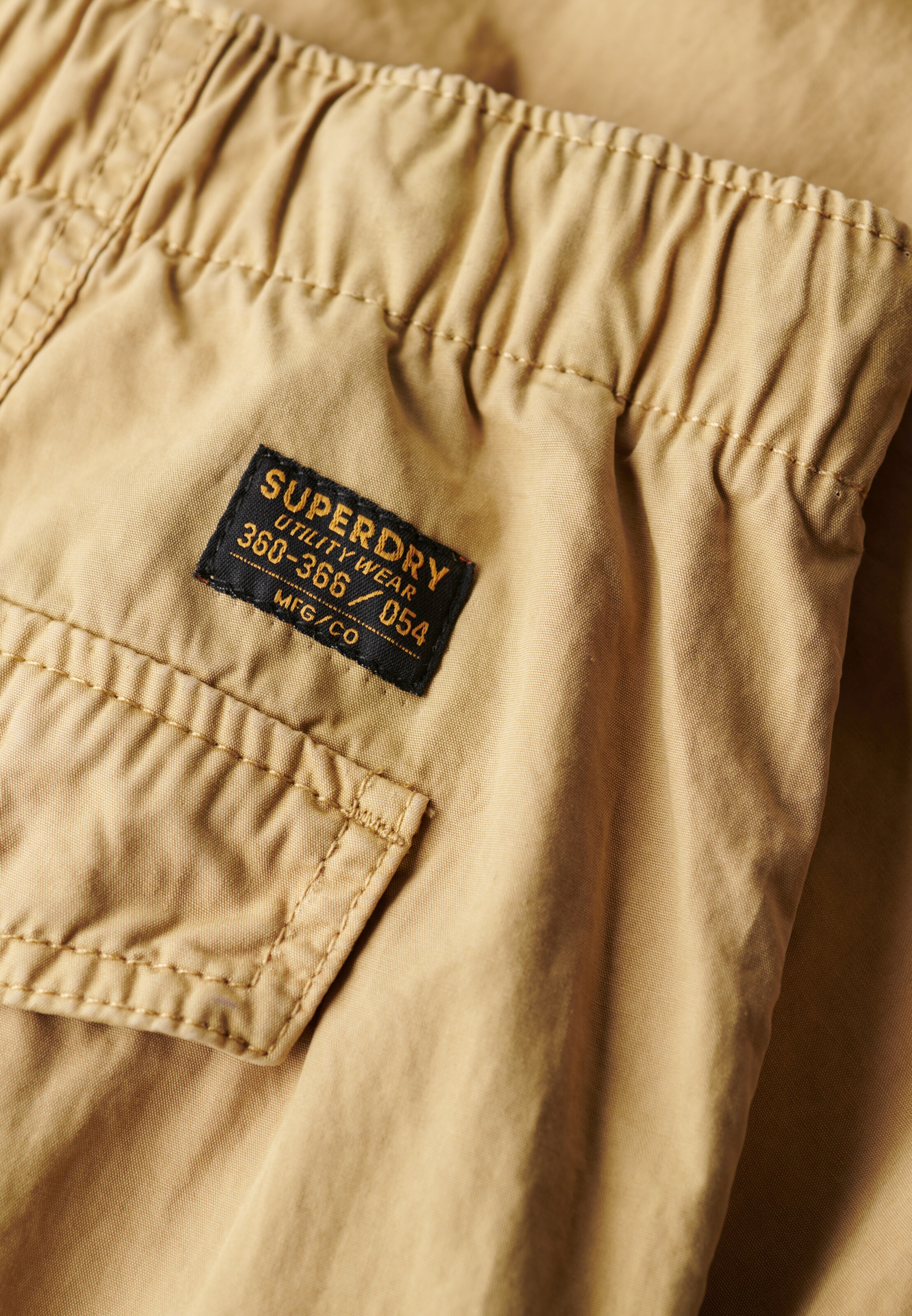 Superdry Loosefit Cargobroek in Beige