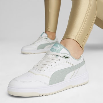 PUMA حذاء رياضي بلا رقبة 'Doublecourt' بلون أبيض: الأمام