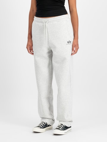 ALPHA INDUSTRIES - Loosefit Calças em cinzento: frente