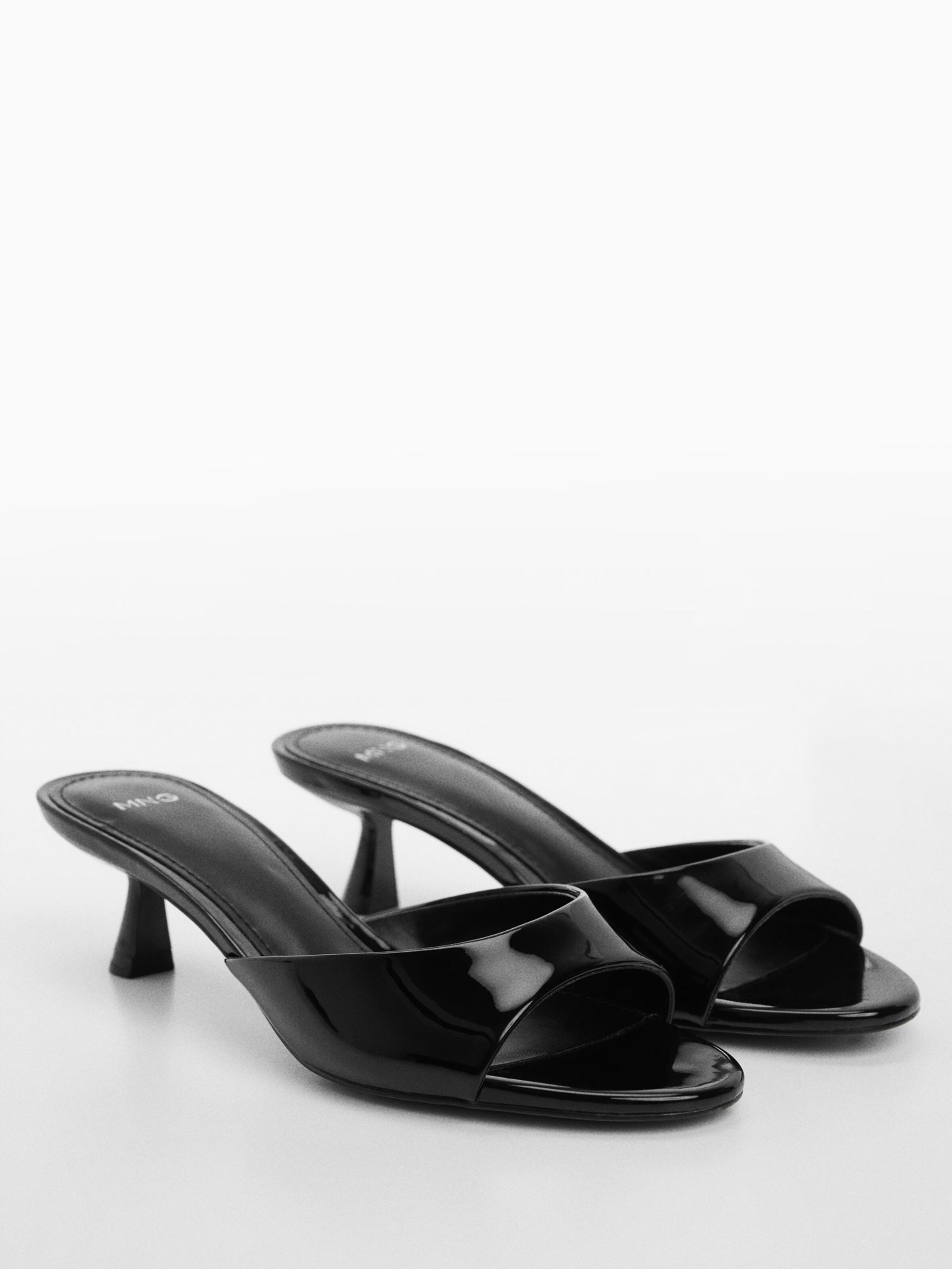 MANGO Teenslipper in Zwart ABOUT YOU