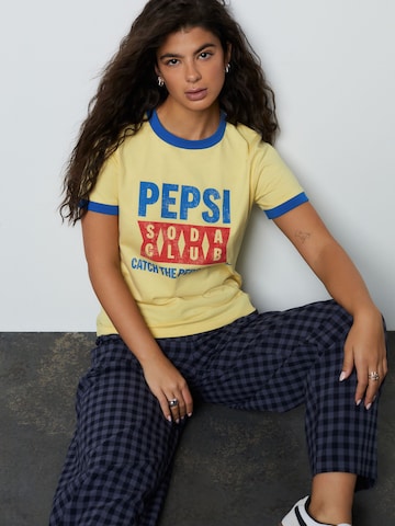 Next Μπλουζάκι σε κίτρινο: μπροστά