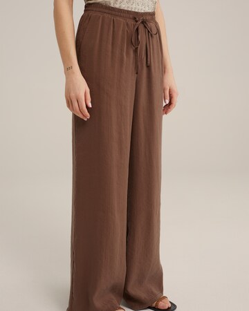 WE Fashion Wide leg Trousers in Brown: front