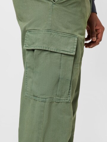 WEEKDAY Loose fit Cargo Pants 'Joel' in Green