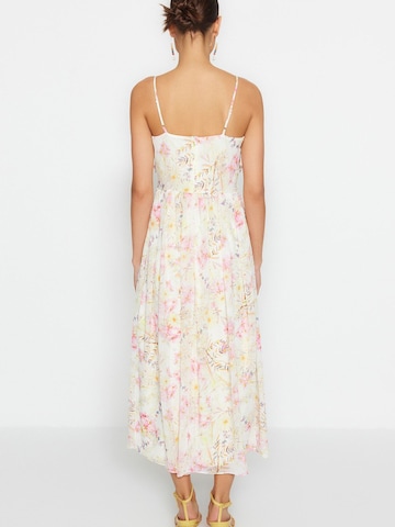 Trendyol Sommarklänning i beige