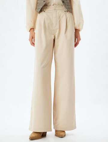 Koton Loose fit Pleat-front trousers in Beige: front