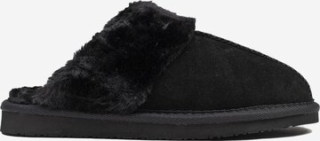 Minnetonka - Pantufa 'Chesney' em preto