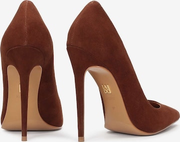 Kazar Pumps in Bruin