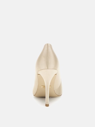 GUESS Pumps in Gold