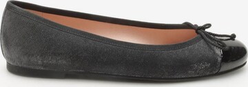PRETTY BALLERINAS Flats & Loafers in 37 in Black: front