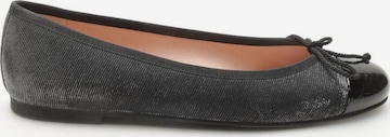 PRETTY BALLERINAS Flats & Loafers in 37 in Black: front