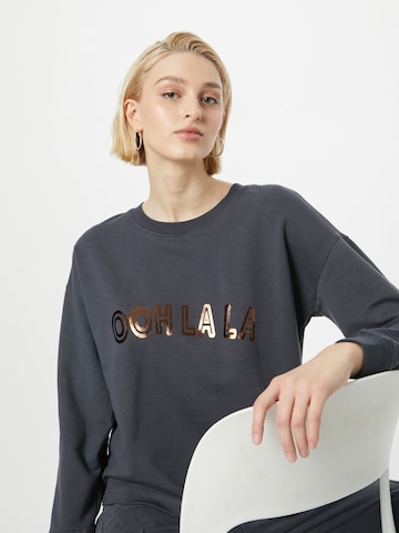 ABOUT YOU Sweatshirt 'Simone' in Blue
