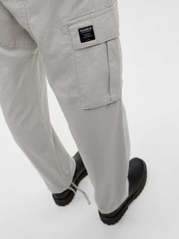 Regular Pantalon cargo Pull&Bear en gris