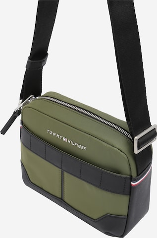 TOMMY HILFIGER Чанта за през рамо тип преметка в зелено: отпред