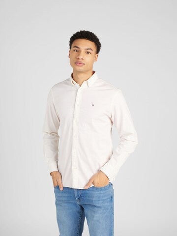 Coupe regular Chemise TOMMY HILFIGER en beige : devant